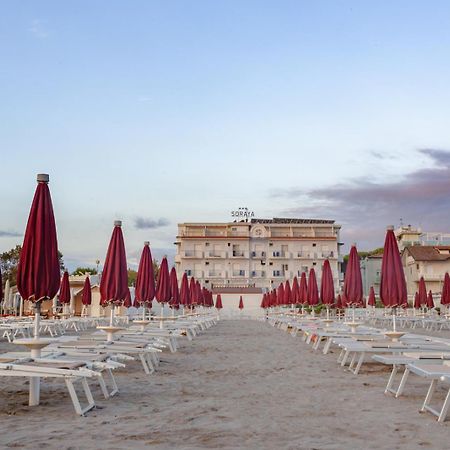 Hotel Soraya - Spiaggia Sawasdee Риччоне Экстерьер фото