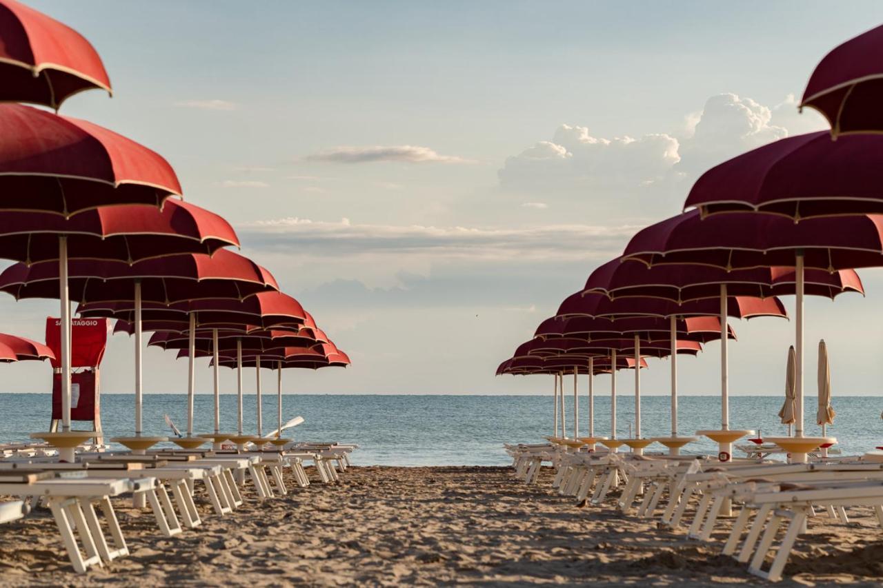 Hotel Soraya - Spiaggia Sawasdee Риччоне Экстерьер фото