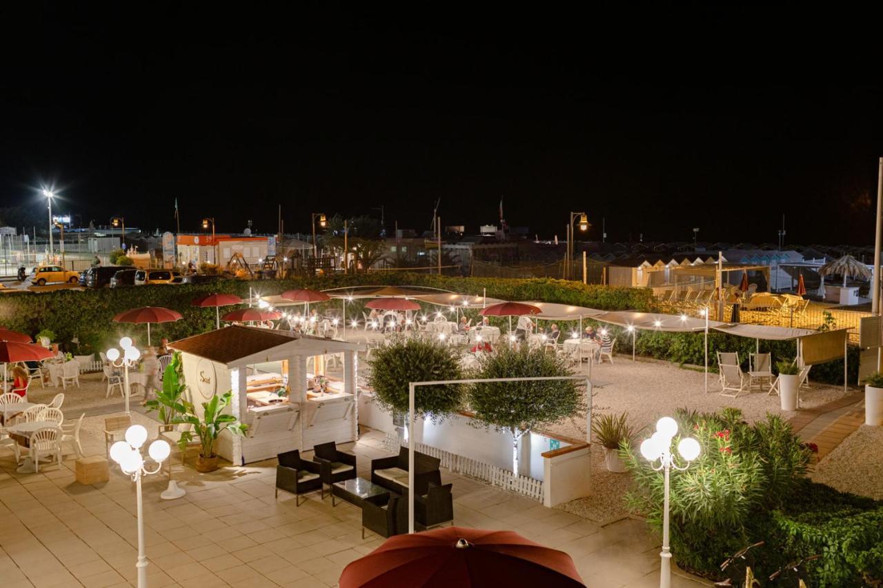 Hotel Soraya - Spiaggia Sawasdee Риччоне Экстерьер фото