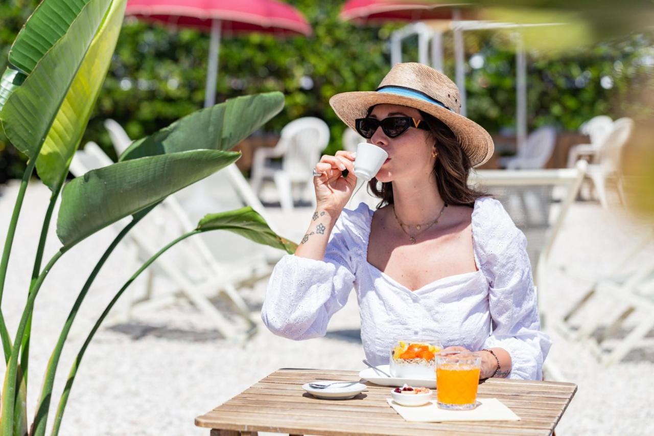Hotel Soraya - Spiaggia Sawasdee Риччоне Экстерьер фото