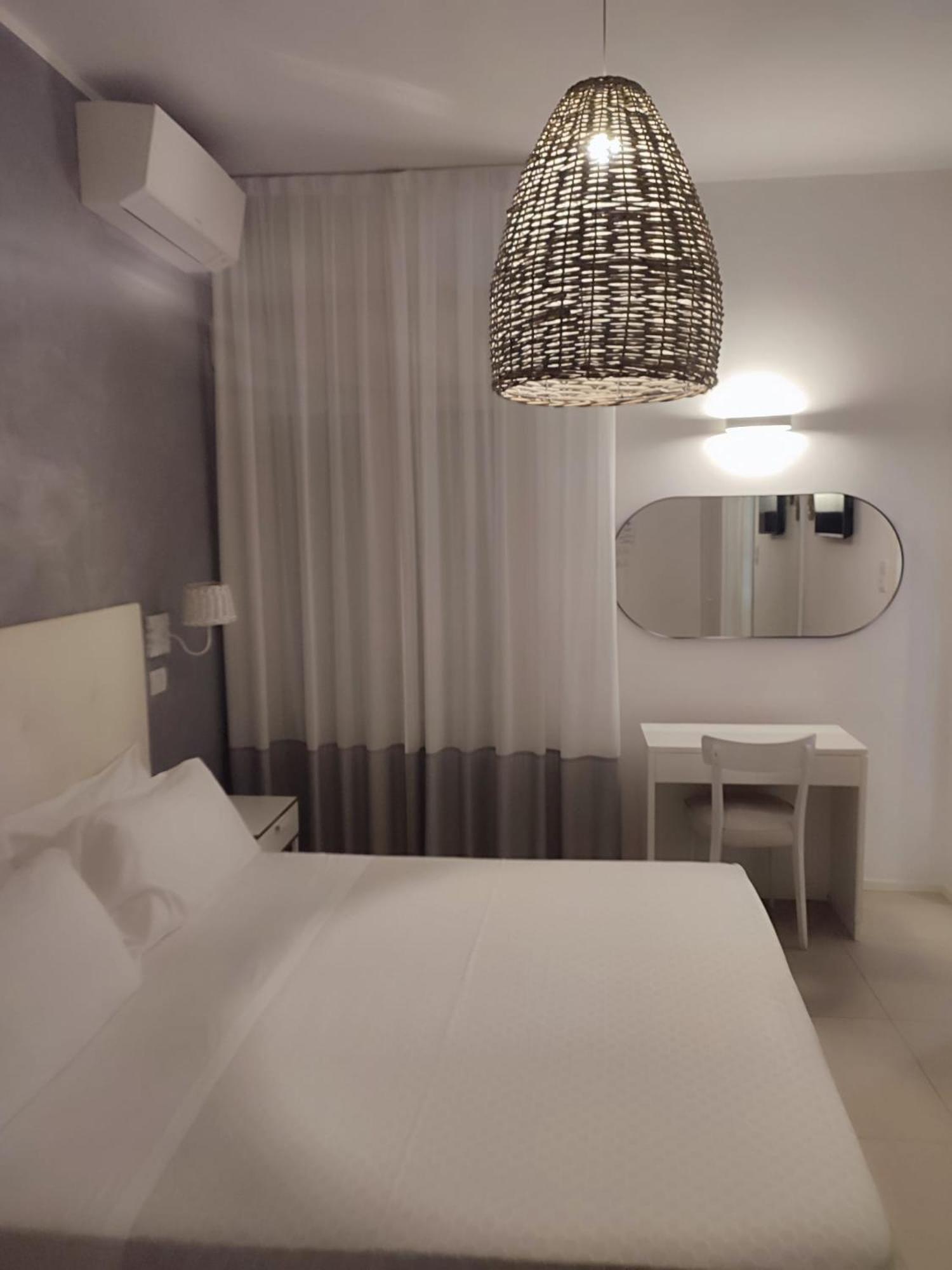 Hotel Soraya - Spiaggia Sawasdee Риччоне Экстерьер фото