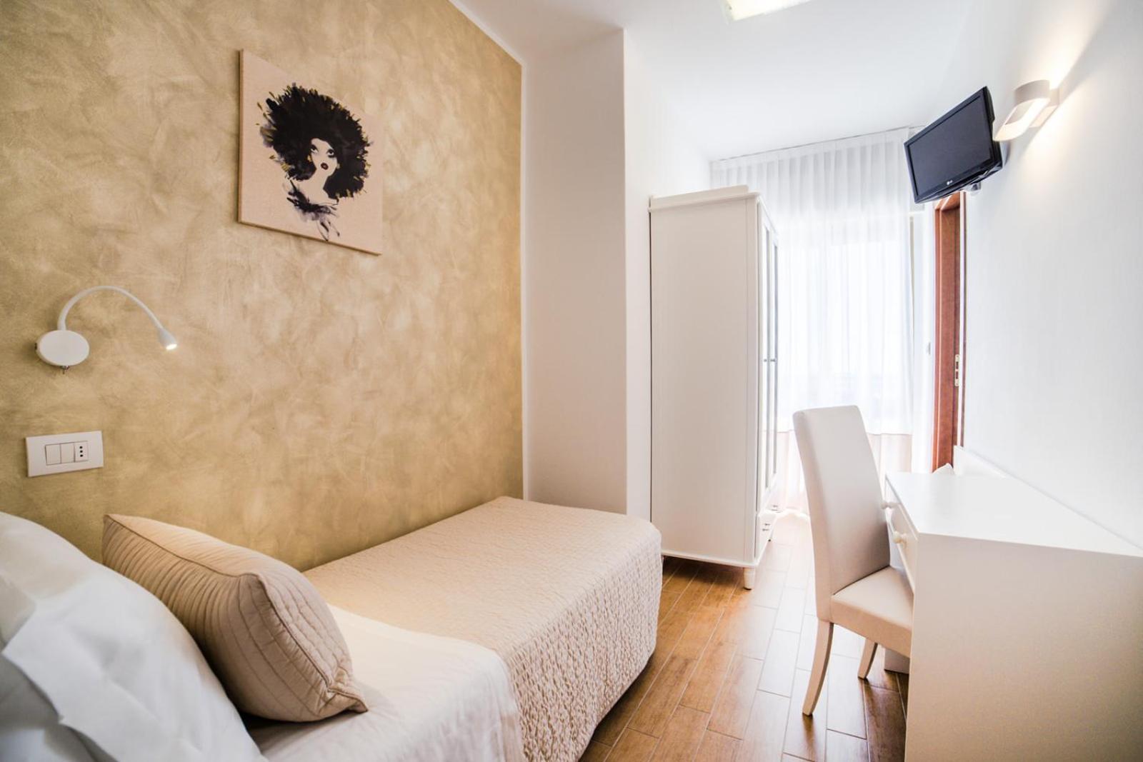 Hotel Soraya - Spiaggia Sawasdee Риччоне Экстерьер фото
