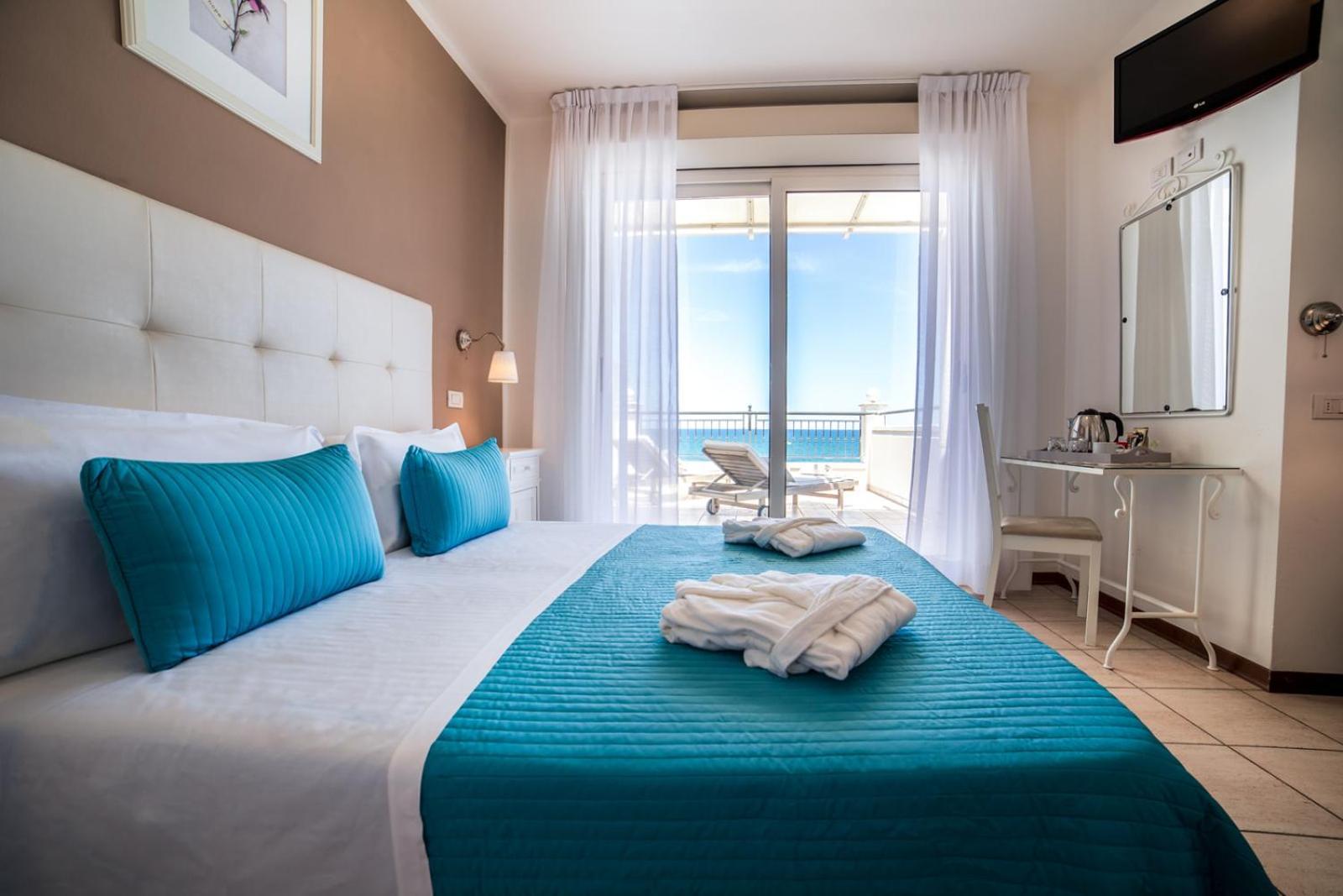 Hotel Soraya - Spiaggia Sawasdee Риччоне Экстерьер фото