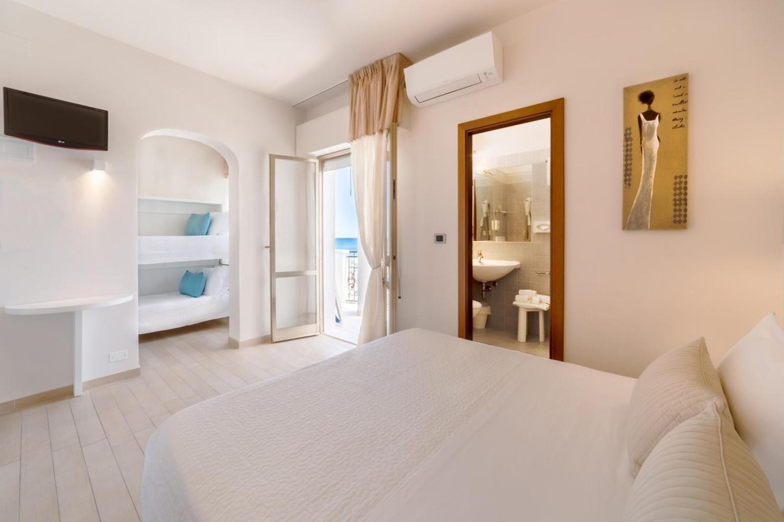 Hotel Soraya - Spiaggia Sawasdee Риччоне Экстерьер фото